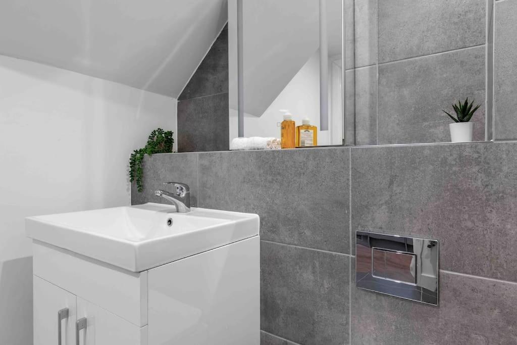 Appartamento Sleep 8 9elms Londra